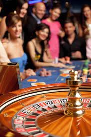 Mobile betting interface for Live Baccarat showing Player Banker and Tie buttons on www.sarana365