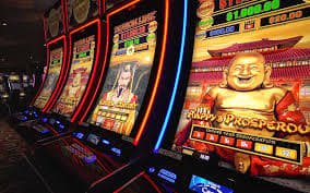Live Sic Bo Dadu dealer streaming on mobile phone screen